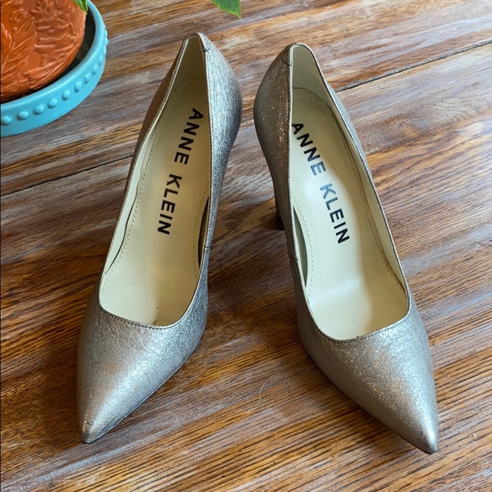 Anne Klein Hollyn Silver Leather heels 6.5